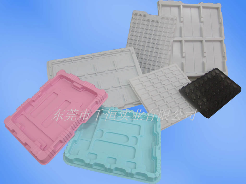 Plastic tray